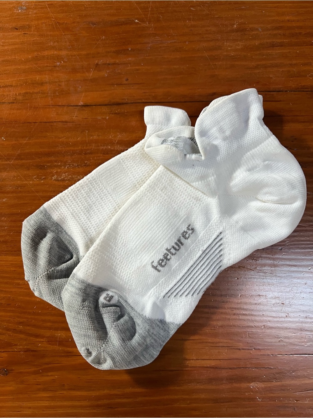 Feetures Elite Ultra Light No Show Tab Running Socks White Gray Size M New